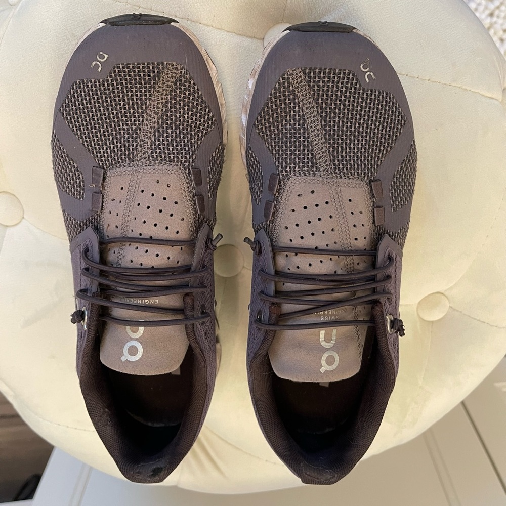 On Cloud grey size 7.5 womens athletic shoe